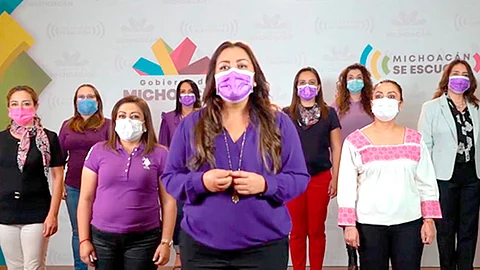 Presentó la titular de Seimujer las acciones emprendidas en el conversatorio “Covid-19 y sus impactos en la vida de las niñas y mujeres: experiencias positivas desde lo local” (Foto Facebook: Gobierno de Michoacán)