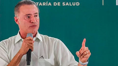 El gobernador de Sinaloa también desmintió que hayan comprado al equipo de Morelia (Foto Twitter: @josejuanvazkez)