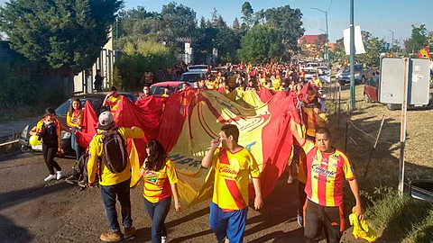 Afición de Monarcas Morelia lleva la protesta al siguiente nivel