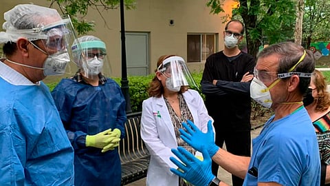 La totalidad de los residentes serán hospitalizados porque representan un grupo vulnearable (Foto Twitter: @DrManueldelaO)