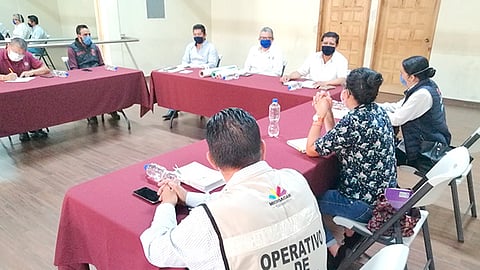 En reunión se acordó que la clínica del IMSS en Santa Clara del Cobre se aplicarán las pruebas a pacientes sospechosos para detectar o descartar el Covid-19 (Foto Cortesía)
