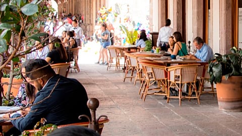 El dirigente empresarial comentó que los restauranteros afiliados están conscientes de que tendrán que invertir en equipo preventivo para sus trabajadores (Foto ilustrativa Facebook: Café Michelena)