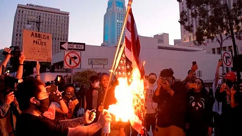 La policía diluyó las manifestaciones con gas lacrimógeno (Foto: captura de video)