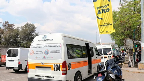 Personal de la Policía Michoacán desarrolla las labores de difusión para que la población conozca el significado dichas banderas (Foto: cortesía)