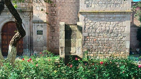 Faltan dos bustos más por reponer, el de David Franco Rodríguez en jardín nicolaita en avenida Tata Vasco y en el Jardín del 47 (Foto Facebook: Gess Mt)