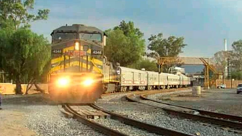 Actualmente el tren genera problemas viales en esta capital (Foto: FB/Kansas City Southern Mexico (Kcsr-Kcsm)