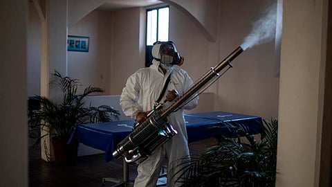 Para realizar las sanitizaciones se utiliza una sustancia cuyo agente activo es el cloro en porcentajes recomendados (Foto: cortesía)