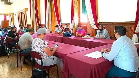 El diputado se comprometió a buscar a las autoridades competentes y girar oficios para que se atiendan las demandas de los jóvenes (Foto Cortesía)
