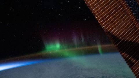 Se conoce como aurora austral al fenómeno producido en el hemisferio sur (Foto Twitter: @Space_Station)
