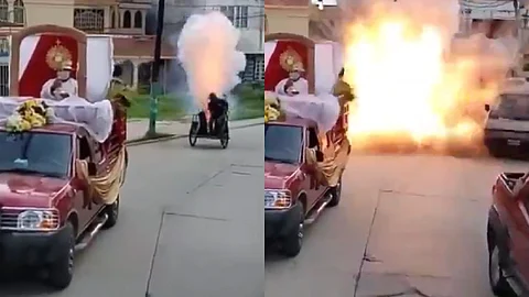 La víctima transportaba fuegos artificiales en un triciclo (Foto Twitter: @UnoNoticias)