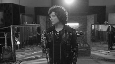 Cerca de 539 versos de sus canciones coinciden con poemas de reconocidos poetas (Foto IG: @bunburyoficial)
