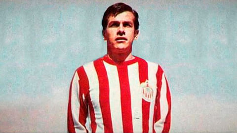 El 16 de octubre de 2018 fue reconocido por haber sido parte de la época de oro de Chivas (Foto: chivasdecorazon.com.mx)