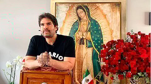 Ya que el video en vivo se transmitió por diferentes plataformas, se desconoce cuántas personas se reunieron
(Foto: Captura de pantalla/Eduardo Verástegui/YouTube)