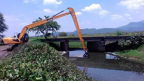 La importancia de desazolvar el río radica en que en años anteriores el afluente se desbordó causando inundaciones y pérdidas, señaló el alcalde de Panindícuaro (Foto Cortesía)