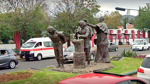 Piden remover estatua por “racista” y en su lugar plantar un árbol, en Morelia