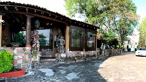 "Checamos redes sociales, estamos reportando las publicaciones porque no son reales", dijo la contadora del establecimiento (Foto Facebook: Restaurante San Miguelito Morelia)