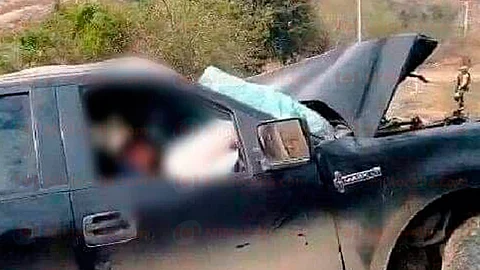 Tras evadir el retén, los civiles aceleraron y unos metros más adelante chocaron de frente contra un Kenwoorth (Foto: RED 113)