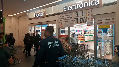 Clausuran Walmart y Aurrerá en Uruapan por no acatar medidas de Covid-19