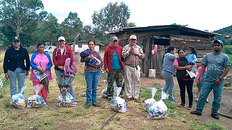 Elizabeth Cruz, líder social declaró que estos apoyos cubren la necesidad de alimentación de las familias que actualmente siguen sufriendo el desempleo ante la pandemia (Foto Cortesía)