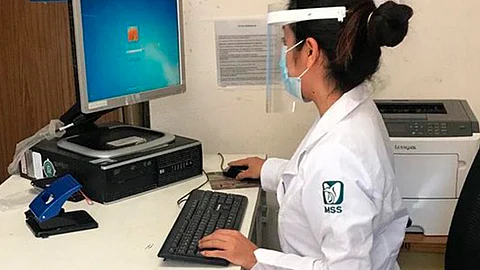 Para su desarrollo personal y laboral, la Coordinación de Capacitación brinda cursos que incluyen el trabajo en equipo y la actitud de servicio, entre otros (Foto Archivo)