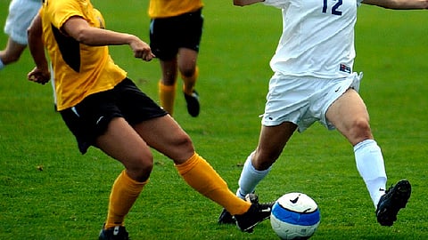 Las jugadoras olvidaron el balón y justo cuando cinco de las futbolistas regresaron a recogerlo el rayo cayó (Foto ilustrativa: pixabay)