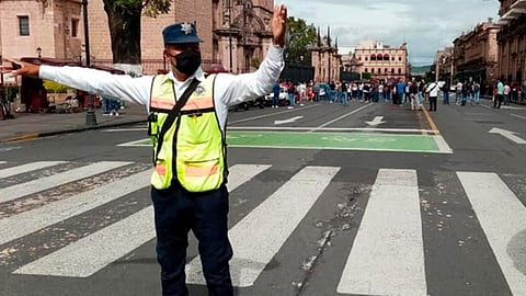Elementos de Tránsito y Movilidad realizan labores preventivas y de vialidad sobre la avenida Francisco I. Madero (Foto Cortesía)