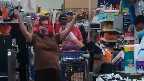 La pareja dijo no comulgar con el nacionalsocialismo (Foto Twitter: @maxnesterak)