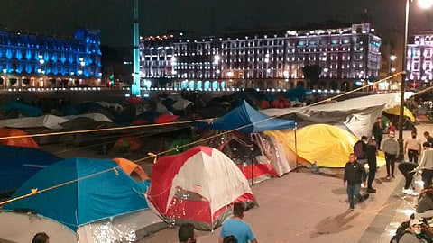 La noche del lunes fue la primera de los centistas en el Zócalo (Foto: Cortesía)