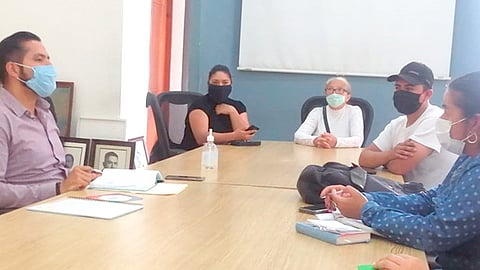 El secretario Antonio Chuela se comprometió a darle seguimiento a la regularización del terreno viable para establecer un nuevo núcleo urbano en la ciudad de Uruapan (Foto Cortesía)