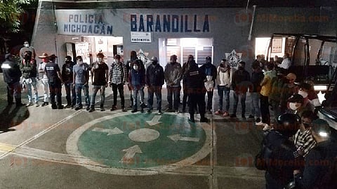 Los manifestantes subrayaron que no liberarían a los funcionarios hasta no ver cumplidas sus demandas (Foto: Red 113)