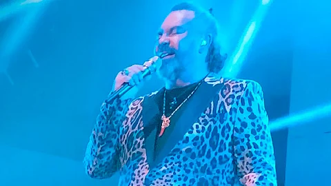 La noche del sábado ofreció un concierto virtual (Foto Twitter:@Scarlett9403)