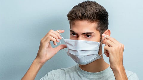 El uso obligatorio de cubrebocas será una medida de preservación y cuidado a la salud pública (Foto: unsplash.com/Kobby Mendez)