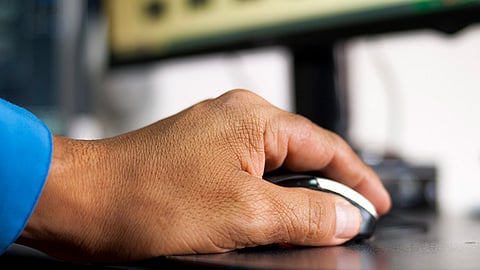 En esta emergencia sanitaria, casi 800 mil personas cuidadoras de los adultos mayores han recibido instrucción en cursos relacionados al Covid-19 (Foto Pixabay.com)