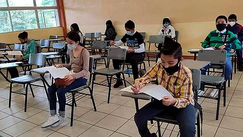 Los certificados son entregados exclusivamente por las instituciones públicas y privadas facultadas para impartir educación básica, media superior y superior (Foto: Cortesía)