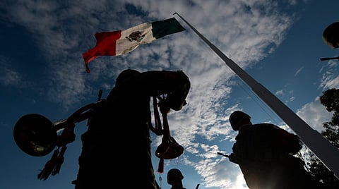 Con Izamiento de Bandera Monumental inicia septiembre en Morelia