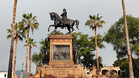 El acto cívico se realizará a las 10:00 horas en la plaza Jardín Morelos, mejor conocida como “El caballito” (Foto: Google Maps)