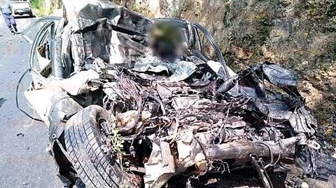 El choque fue entre auto y tráiler en Zinapécuaro (Foto: RED 113)