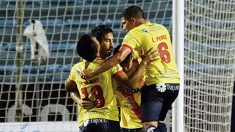 En el primer tiempo los canarios generaron más jugadas de peligro en el área rival (Foto Twitter: @CITEC_Futbol)