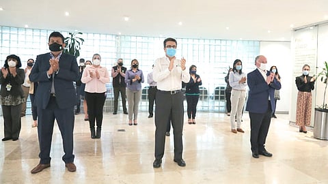 En este solemne acto personal de diferentes unidades médicas y administrativas del Seguro Social en todo el país participa todos los días (Foto Cortesía)