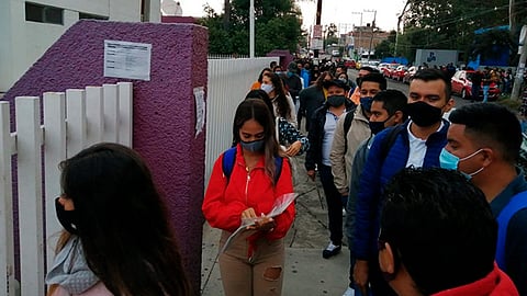 Este día son los egresados de la generación 2020 los que están en el proceso (Foto: Cortesía)