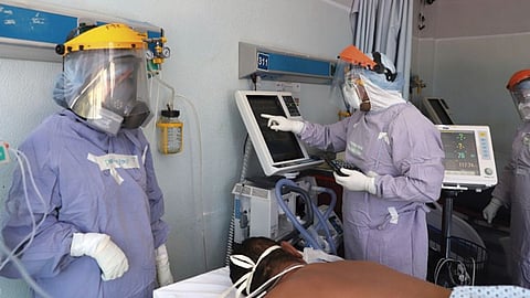 La SSM reitera el exhorto a la población a extremar las medidas preventivas para no colapsar las camas en los nosocomios (Foto Facebook: Secretaría de Salud de Michoacán)