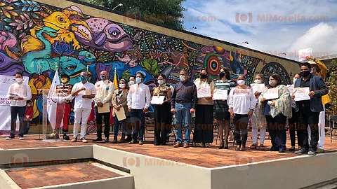 El presidente municipal de Morelia, reconoció la labor realizada por las personas promotoras de la paz (Foto: Marco Santoyo)