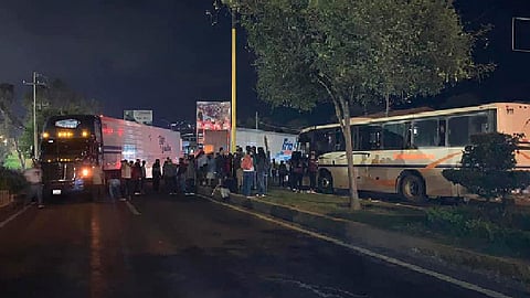 Los normalistas están sobre el bulevar Industrial (Foto FB: Coordinación de Egresados ONOEM)