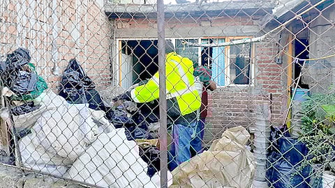 Desplegaron el operativo de limpieza en este domicilio situado en la calle Emilio Madrigal (Foto Cortesía)