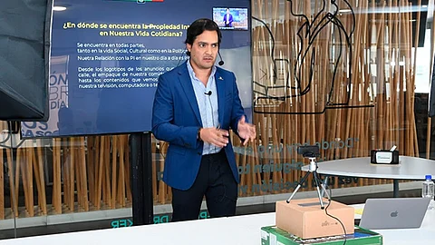 Rodrigo Ochoa Figueroa expusó el tema “Propiedad industrial, registro de marcas y patentes” (Foto Cortesía)