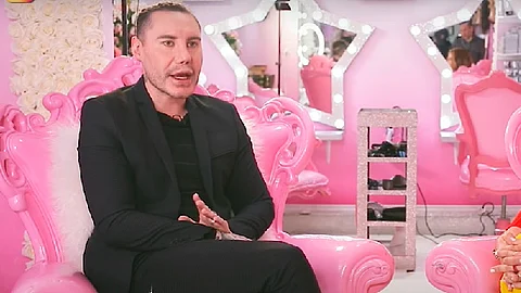 El afamado estilista es conocido en la farándula mexicana por su negocio de extensiones (Foto YouTube: Elisa Beristain)