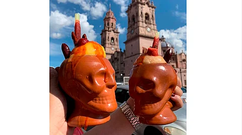 Venden helados en calaveras hechas por artesanos de Michoacán