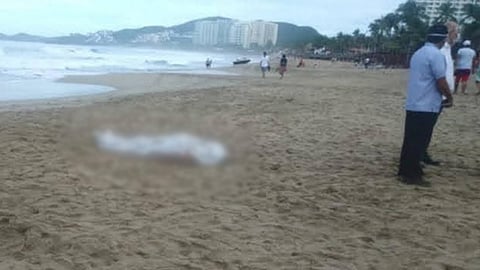 El fuerte oleaje provocado por "mar de tormenta" le ocasionó un golpe en la cabeza y lesiones cervicales (Foto: Red 113)
