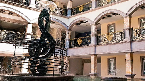 Fue hace tres años que “El Buki” anunció que la casa que en un momento habitó sería un Hotel Boutique de lujo (Foto FB: Hotel & Spa Mansión Solís by Hotsson)