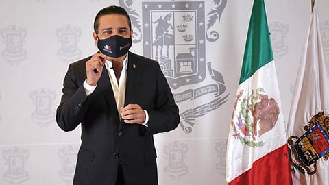 El mandatario estatal aseguró que a los funcionarios públicos de la actual administración “no se les da ni para la gasolina (Foto Facebook: Silvano Aureoles Conejo)